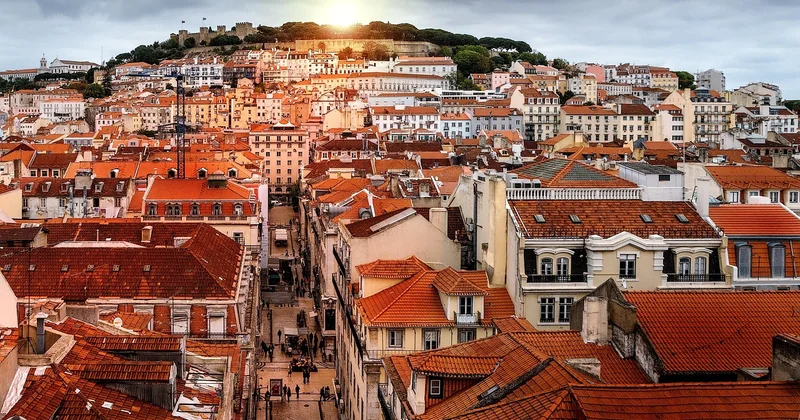 Soleil et Méditerranée : Lisbonne, Barcelone, Marseille, Thessalonique